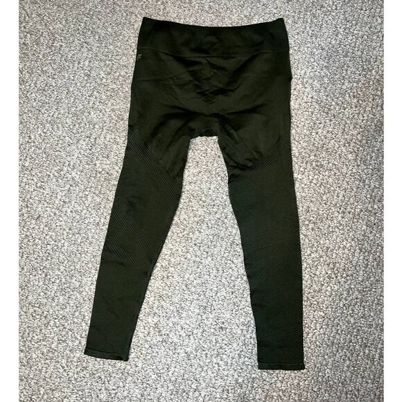 Fabletics Mid-Rise Seamless Rib 7/8 leggings size M - Picture 3 of 5